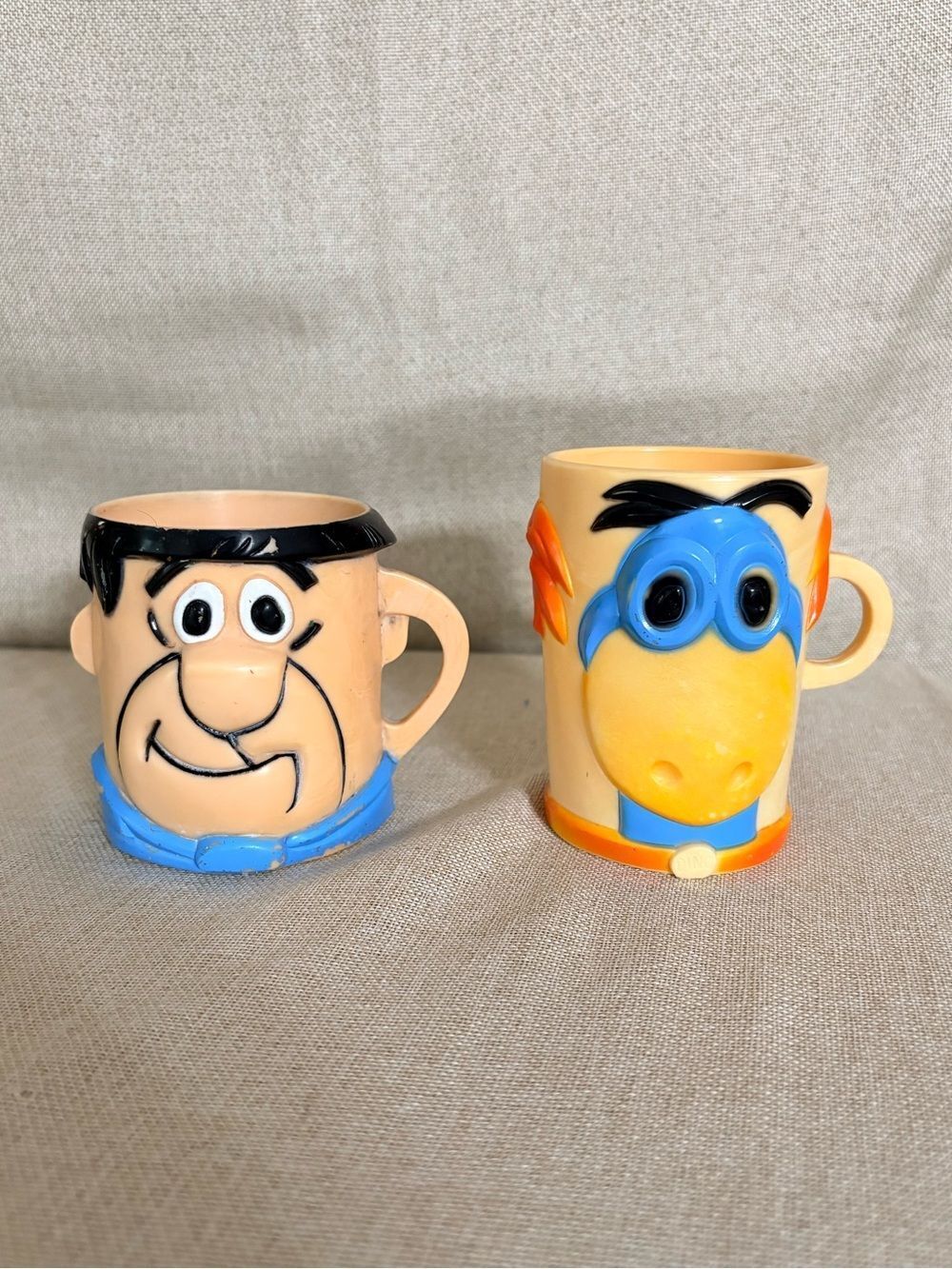 1969 Flintstones Vitamins Fred Flintstone & Dino Character Plastic Mugs Set